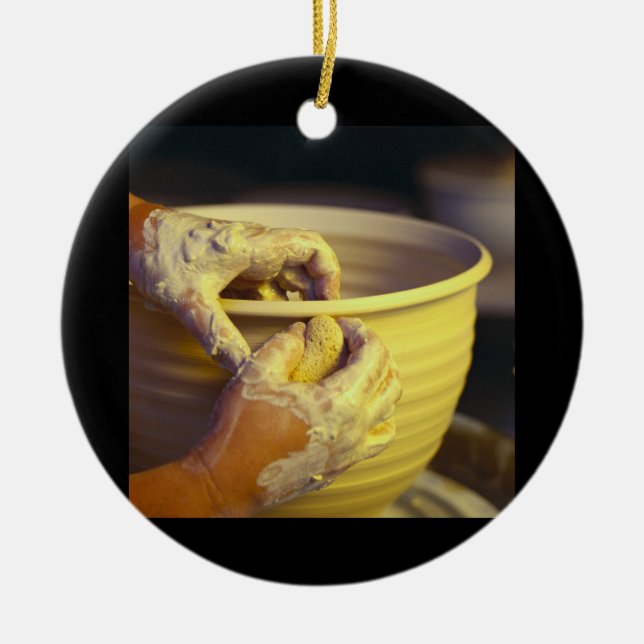 Adorno De Cerámica Las manos de Potter creando 1 (Frente)