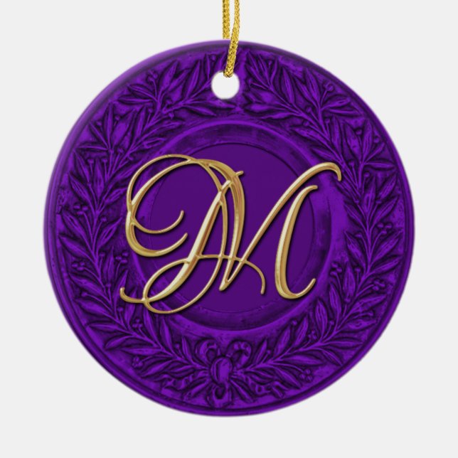 Adorno De Cerámica Laurel Wreath con monograma de oro en morado (Frente)