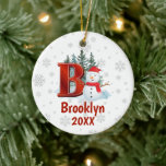 Adorno De Cerámica Letra monográfica personalizada B Snowman<br><div class="desc">Letra inicial personalizada Diseño de muñeco de nieve B. Personalizar de primer nombre y año por un regalo divertido para cualquiera.</div>