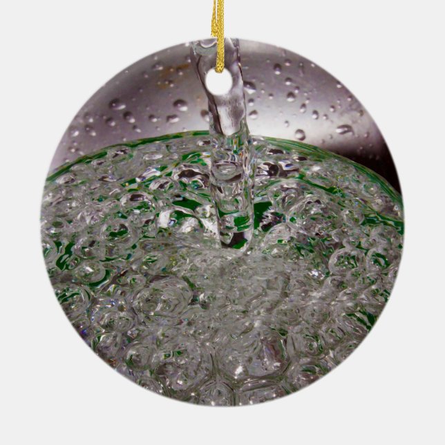 Adorno De Cerámica Líquido carbonizado vertido en una copa (Atrás)