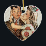 Adorno De Cerámica Los años 40 retros que besan pares<br><div class="desc">Creado de un ilustracion de los años 40 del vintage con un par que se besa. Modifiqúelo para requisitos particulares con su propio texto. ¡Perfeccione para su sweetie del navidad!</div>
