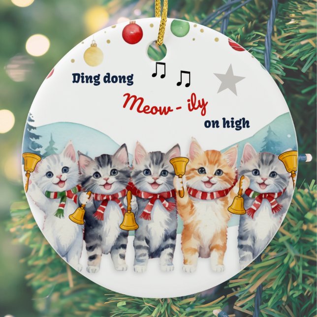 Adorno De Cerámica Los divertidos Navidades acuarelas de Cat Lover (A funny Christmas ornament with picture of cats playing handbells and pun caption)