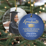 Adorno De Cerámica Los felicitadores por la graduación fotográfica se<br><div class="desc">Conmemorar el logro de la graduación con un adorno de Navidad con una foto personalizado azul, dorado y blanco. La imagen y todo el texto son simples para el personalizar. Incluya el nombre y el título de la escuela, felicitaciones, gracias mamá y papá, u otro mensaje de su elección. El...</div>
