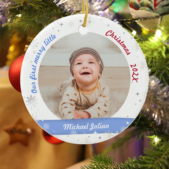 Adorno De Cerámica Los niños gemelos 2 fotos Los primeros Navidades (Modern Elegant Cute Our First Merry Little Christmas Twins Baby Boys 2 Photos Snowflakes Stars)