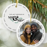 Adorno De Cerámica Los últimos Navidades como Sr. y Miss Compromiso F<br><div class="desc">Ornamento de pareja comprometida, con el año repetido alrededor del borde. Ornamento de doble cara con su foto de compromiso o de pareja en un lado y "nuestros últimos chrismtas como Mr. y Miss en el otro lado. Bonito regalo de navidades o ducha de boda de invierno para una pareja...</div>