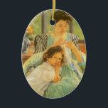 Adorno De Cerámica Madre joven masticando por Mary Cassatt, arte vint<br><div class="desc">La joven madre masticadora (feat. 1900) de Mary Cassatt es un retrato de la familia del arte de arte fino e impresionista vintage. Una chica, su hija, está apoyándose en su regazo. Detrás de ellas hay una mesa con un ramo de flores. Una madre arreglando ropa con un niño. Sobre...</div>