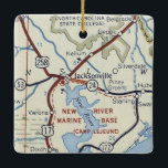 Adorno De Cerámica Mapa de vintage de Jacksonville NC<br><div class="desc">Ornamento navideño de Jacksonville en Carolina del Norte y Camp Lejune hecho con la hoja de ruta vintage de 1955.</div>