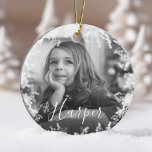Adorno De Cerámica Marco de nieve Nombre personalizado mínimo de foto<br><div class="desc">Sencillo,  elegante y mínimo personalizado dos fotos en blanco y negro y adorno de nombres. Personaliza con una foto en la parte delantera y otra en la parte posterior en blanco y negro. Elegante marco mágico nevado con un nombre personalizado en guión elegante.</div>