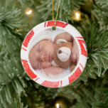 Adorno De Cerámica Marco fotográfico de menta | Vacaciones de Navidad<br><div class="desc">Metas de pimiento adorables para el árbol. Añade tu foto favorita dentro de este adorable adorno de caramelo de menta de peppermint con un borde de remolino de menta falsa. Ideal para fotos familiares o mascotas para decorar tu árbol en un estilo clásico rayado de caramelo rojo y blanco.</div>