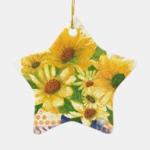 margaritas amarillas en jarrón azul