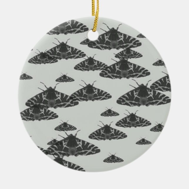 Adorno De Cerámica Mariposas Yaei polilla en fondo blanco (Frente)