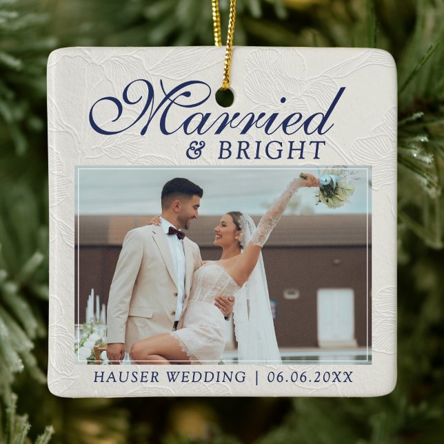 Adorno De Cerámica Married and Bright Photo Keepsake Wedding (Capture the love from your wedding day with this Married and Bright Photo Keepsake Wedding Ornament!)