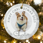 Adorno De Cerámica Mascota de luces plateadas Primera foto de Navidad<br><div class="desc">Primer ornamento de fotos navideñas diseñado por personalizados que presenta foto y nombre del mascota personalizado en Navidades plateados,  iluminan el fondo.</div>