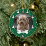 Adorno De Cerámica Mascota de Personalizado de Snowman foto de perro<br><div class="desc">Personalice este diseño de adorno festivo con una foto de su perro cachorro con su nombre en la placa monográfica de hueso del perro. Un gran regalo para los amantes del perro, para celebrar la primera Navidad de un cachorro o para apreciar la memoria de un querido perro de la...</div>