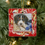 Adorno De Cerámica Mascota personalizado Navidades de Photo Beach<br><div class="desc">Crea un adorable adorno de vacaciones de keepsake para tu mascota con este adorno de playa. La foto cuadrada de tu mascota está enmarcada con conchas marinas,  un caballito de mar y plantas marinas. La parte posterior del ornamento tiene una plantilla de texto para personalizar con el texto deseado.</div>