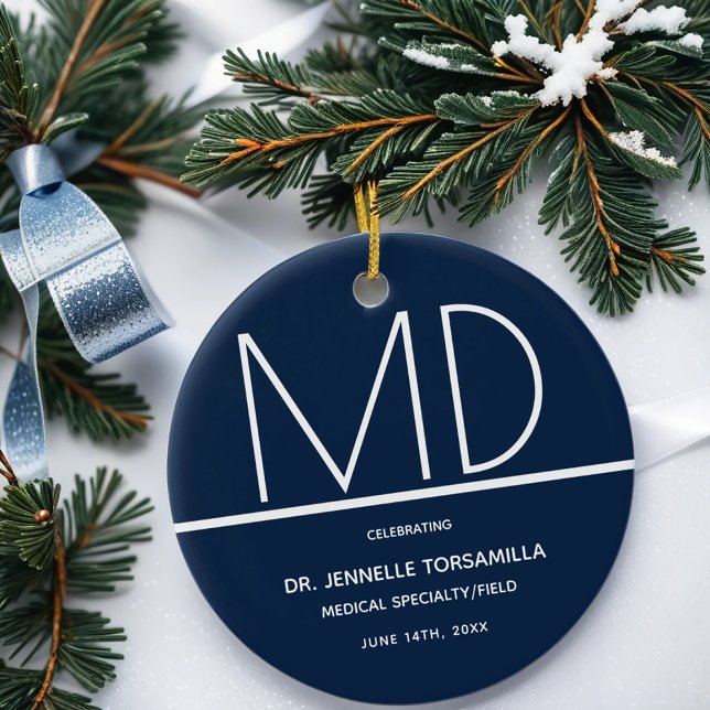 Adorno De Cerámica Médica de graduación MD Keepsake (Gift this keepsake ornament to your favorite new doctor, this holiday.)