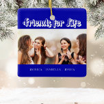Adorno De Cerámica Mejores amigos nombres de fotos en blanco azul rea<br><div class="desc">Un regalo para tu(s) mejor(s) amigo(s) por cumpleaños,  Navidades o un evento especial. Texto en blanco: Amigos por la vida,  escrito con un guión a la moda. Personaliza y usa tu propia foto y nombres. Un fondo azul real.</div>