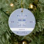 Adorno De Cerámica Menorah azul y estrella de David Happy Hanukkah Da<br><div class="desc">Decoren su árbol de Navidad con este fresco tema adorno de Hanukkah! Cambie fácilmente el texto haciendo clic en la opción "personalizar esta plantilla".</div>