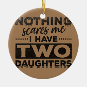 Adorno De Cerámica Mens Nothing Scares Me I Have Two Daughters