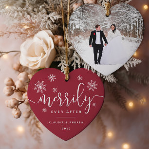 Adorno De Cerámica Merrily Ever After   Primera Navidad de Casados Fo