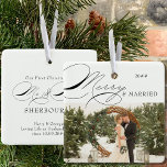Adorno De Cerámica Merry and Married Photo y Mr. y la Sra. Calligraph<br><div class="desc">Ornamento de fotos para Navidades casados y merry que puedes personalizar con tu foto favorita y tu texto personal. Diseño tipográfico elegante con caligrafía rápida y fácil de editar para una pareja casada. Este adorno vacacional está escrito con Merry & Married en un lado y texto editable en el otro....</div>