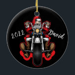 Adorno De Cerámica Merry Christmas Santa Biker personalizado<br><div class="desc">Feliz Navidad Santa Biker con nombre y año Trae mucha más alegría navideña a tu árbol con un adorno de cerámica personalizado. Añade tus fotos,  imágenes y citas favoritas en ambas caras. Incluye un hilo dorado para poder colgar este recuerdo tan especial en cuanto lo recibas.</div>