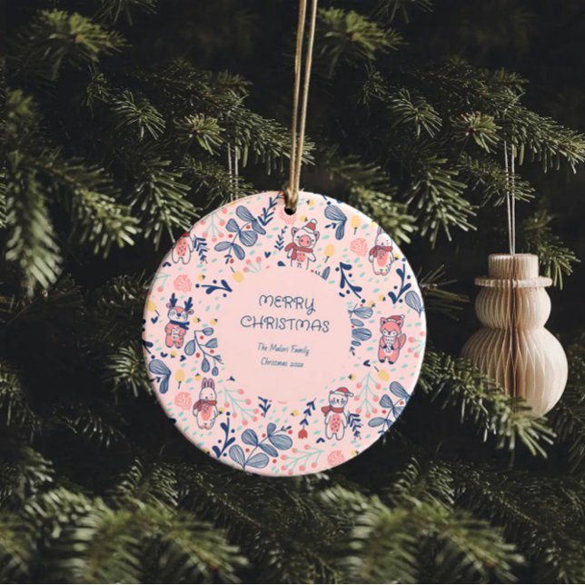 Adorno De Cerámica Merry Christmas Woodland Friends in Winter Forest  (Subido por el creador)