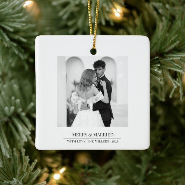 Adorno De Cerámica Merry & Married - Personalized Newlywed Christmas  (Árbol)