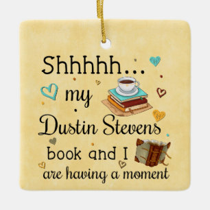 Adorno De Cerámica Mi libro de Dustin Stevens y yo estamos teniendo u