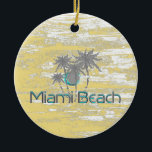 Adorno De Cerámica Miami-Beach, Florida, Palmas, Grunge Guay<br><div class="desc">Este ilustracion "Miami Beach,  Florida Grey Palms con fondo amarillo grunge" se ve genial en camisetas,  estuches para iPhone y más productos. Diseño de Inge Lewis. Un gran regalo o recuerdo para quien quiera South Beach. Encontrar más elementos coincidentes en la tienda ingeinc.com</div>