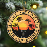 Adorno De Cerámica Miami Beach Florida Retro Sunset Palm Tree 80<br><div class="desc">Miami Beach Florida Vintage Souvenirs de los años 60. Miami Beach Florida - El diseño retro tropical Palm Tree 60 Souvenirs Vintage hace un gran Navidad o regalo de cumpleaños para los aficionados a Miami Beach. El diseño retro de la vibra de verano es un regalo perfecto para los amantes...</div>
