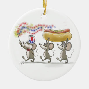 Adorno De Cerámica Mic, Mac & Moe's Happy 4th of July Round Ornament