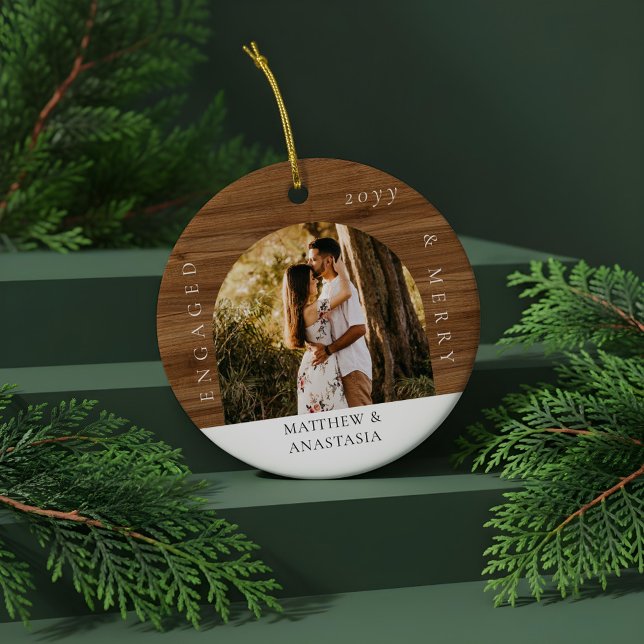 Adorno De Cerámica Minimal Modern Engaged & Merry 2 Photo Engagement (Minimal Modern Engaged & Merry 2 Photo Engagement Ceramic Ornament)