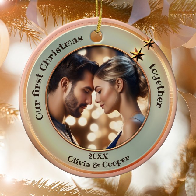 Adorno De Cerámica Moda Foto Rosa Oro Primera Navidad Juntos (First Christmas together ornament featuring your photo on a green and rose gold design with stars)