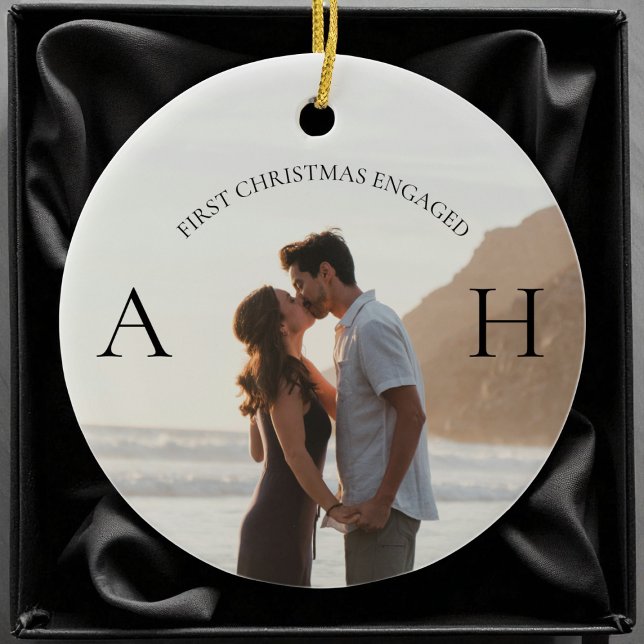 Adorno De Cerámica Modern Engagement 2 Photo First Christmas Engaged (Modern Engagement 2 Photo First Christmas Engaged Ceramic Ornament)