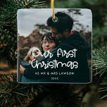 Adorno De Cerámica Moderna nuestra primera foto boda de Navidad<br><div class="desc">Una tipografía moderna para esta colección de ornamentos fotográficos. Para personalizar con tu foto favorita. También puede cambiar fácilmente el color del tipo de letra a su gusto.</div>