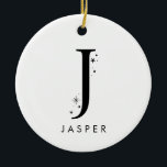 Adorno De Cerámica Monograma J Nombre celular<br><div class="desc">Añada un toque de magia celeste a su decoración navideña con este impresionante adorno navideño monograma. Con una carta adornada con pequeñas estrellas y lunas a su alrededor y su elección de nombre debajo, este adorno personalizado es el recuerdo perfecto para la temporada. Se puede ajustar cómodamente hasta 10 caracteres...</div>