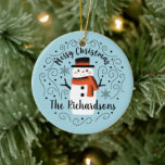 Adorno De Cerámica Monograma lindo Navidades de moda Snowman<br><div class="desc">Un lindo muñeco de nieve Navidad con las palabras Feliz Navidad decora este adorno. Personalízalo con tu apellido. Un acento divertido para la temporada de Navidades. Diseñado para ti por Blackberry Boulevard.</div>