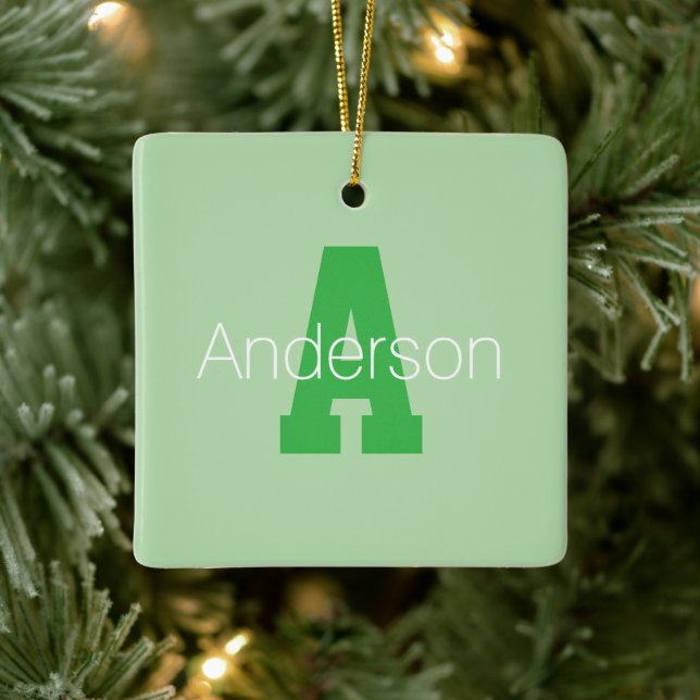 Adorno De Cerámica Monograma moderno audaz | Pale & Kelly Green (Árbol)