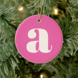 Adorno De Cerámica Monograma personalizado rosa caliente y lindo con