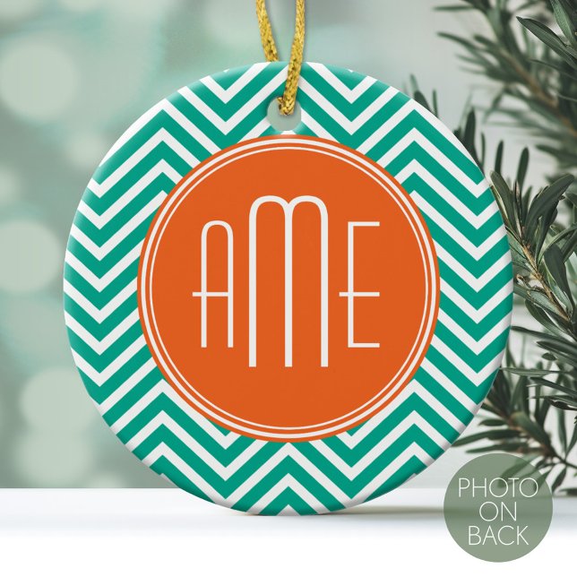 Adorno De Cerámica Monograma triple Personalizado de Chevrons Esmeral (Personalized Photo Ornament with Monogram)