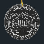Adorno De Cerámica Monoline Vintage<br><div class="desc">Diseño de monolina de los fiordos kenianos. El parque es un parque nacional americano que mantiene el Harding Icefield,  sus glaciares desbordantes y fiordos e islas costeras.</div>