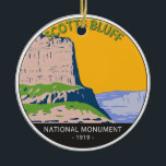 Adorno De Cerámica Monumento Nacional Bluff de Escocia Vintage Nebras<br><div class="desc">Diseño de arte vectorial Scotts Bluff. El sitio protege los restos de senderos terrestres,  las praderas de pasto mixto,  los campos de tiro escarpados,  los altos arbustos y el área ribereña a lo largo del río Platte Norte.</div>