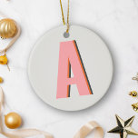 Adorno De Cerámica Mopgrafía retro rosa y Naranja Monograma inicial<br><div class="desc">Añada un toque de audacia y vintage a la decoración de sus Navidades con este adorno de cerámica monograma personalizado, con un diseño de tipografía retro rosa y naranja vibrante. Perfecto para los amantes de una estética lúdica y nostálgica, este adorno puede ser personalizado con sus iniciales, lo que lo...</div>