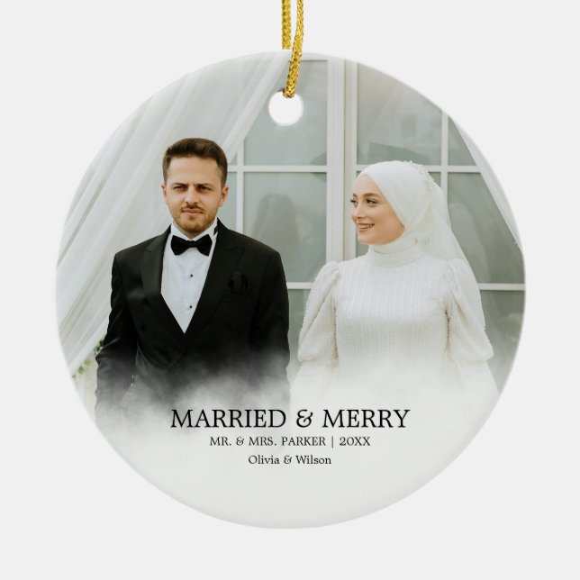 Adorno De Cerámica Mr. & Mrs. | Married & Merry First Christmas Photo (Frente)