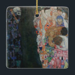 Adorno De Cerámica Muerte y vida por Gustav Klimt Vintage Art Nouveau<br><div class="desc">Muerte y Vida (1908) de Gustav Klimt es un fino cuadro de arte de la época victoriana con dos partes separadas, Vida y Muerte. A la izquierda, la muerte la representa un rascacielos oscuro clásico con un cráneo sonriente, cubierto con una bata oscura adornada con una cruz religiosa. A la...</div>