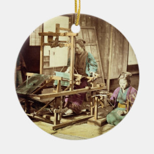 Adorno De Cerámica Mujeres japonesas que tejen, c.1890 (phot