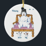 Adorno De Cerámica muñeco de nieve en la silla de nevado rd. ornament<br><div class="desc">muñeco de nieve en un ilustracion de silla con temática de snowman en un adorno redondo,  de Kristie Hubler,  así como otros productos aquí</div>
