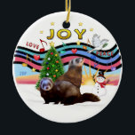 Adorno De Cerámica Música navideña 1 - Dos hurones<br><div class="desc">Un hurón es el punto central de este diseño que presenta un ángel anunciando la gran noticia mientras tres hombres sabios encuentran su camino a la luz de la estrella de Belén.</div>