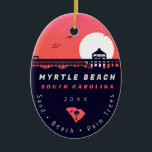 Adorno De Cerámica Myrtle Beach Pier SC Retro Sunset Souvenirs 60<br><div class="desc">Diseño de playa retro de Myrtle Beach para vacaciones. Myrtle Beach South Carolina Island Vintage souvenir para viajar a la isla de Carolina del Sur. Obra de arte en la playa de Myrtle Beach para turistas y mochileros de Carolina del Sur. Recuerdo retro de Myrtle Beach. Diseño para mochileros y...</div>